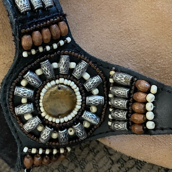 MINNIETONKA BEADED SANDALS WOMENS 6 TAN LEATHER SILVER, TAN, black Beads - Picture 4 of 6